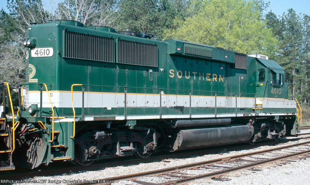 Norfolk Southern GP59 #4610 gathering interchange from the Chatahoochee Industrial Railroad 